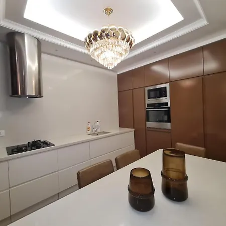 Urban Elegance Tiran