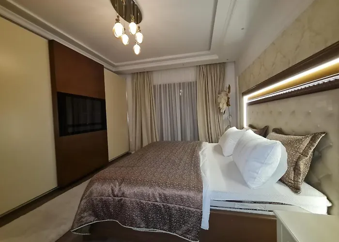 Urban Elegance Apartment *